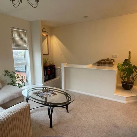 Entire Home With Private Entrance Earley المظهر الخارجي الصورة